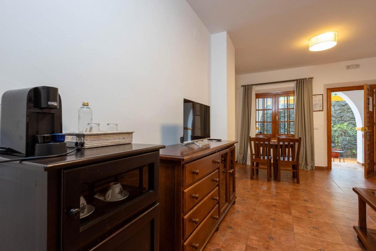 אל בוסקה Hotel Tugasa Las Truchas מראה חיצוני תמונה